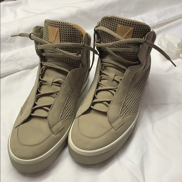 Louis Vuitton sneakers. 100% Authentic. - Picture 2 of 5
